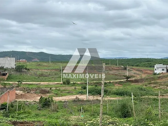 Terreno com 240m², à venda, no bairro São Francisco II em Araçuaí