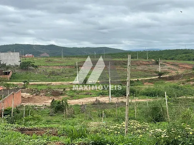 Terreno com 240m², à venda, no bairro São Francisco II em Araçuaí