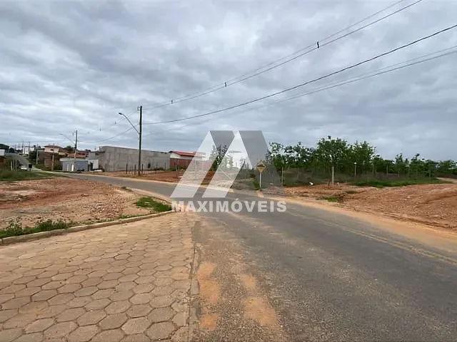 Terreno com 3130m², à venda, no bairro J K em Araçuaí