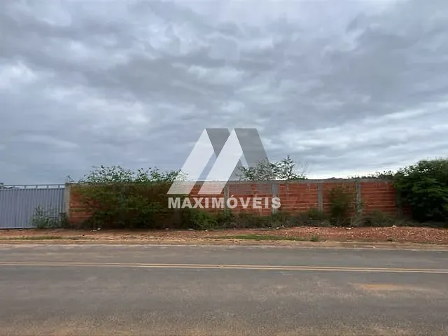 Terreno com 3130m², à venda, no bairro J K em Araçuaí