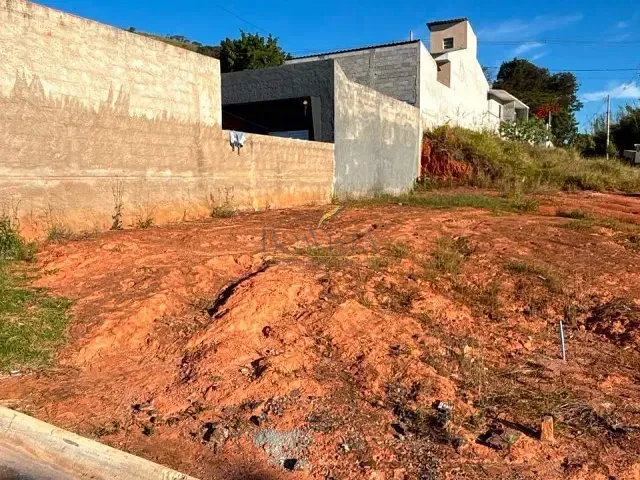 Terreno com 140m², à venda, no bairro Jardim Helena em Piracaia