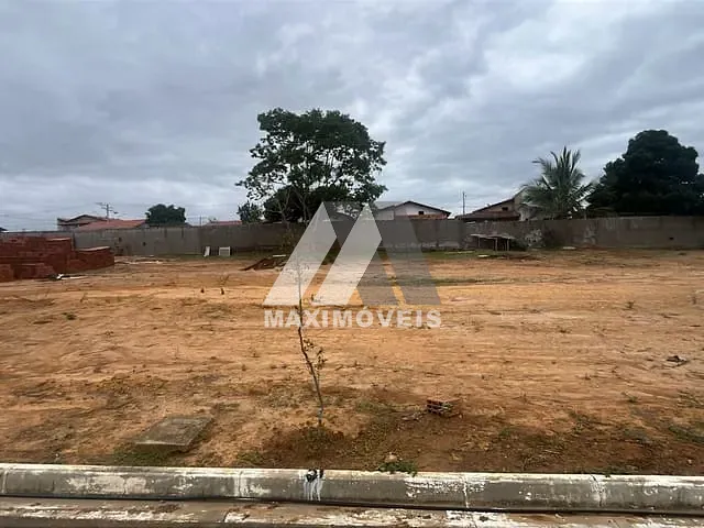 Terreno com 496m², à venda, no bairro Jardim das Palmeiras em Araçuaí