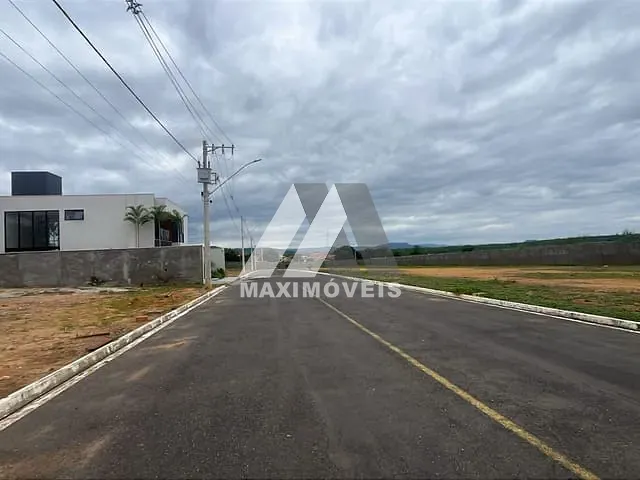 Terreno com 496m², à venda, no bairro Jardim das Palmeiras em Araçuaí