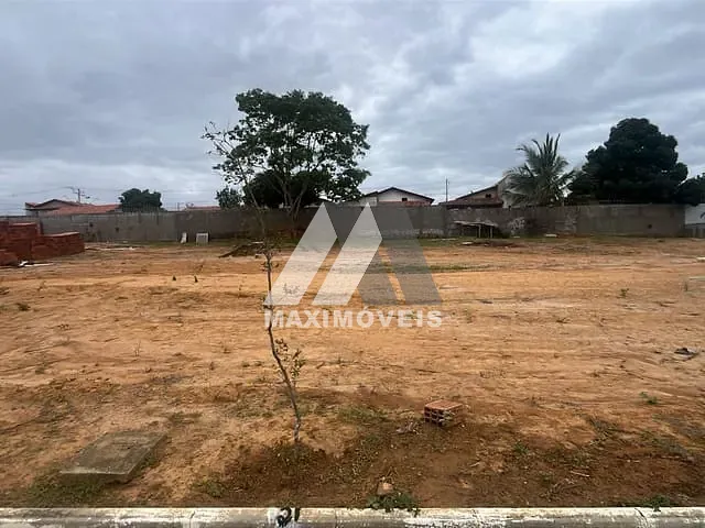 Terreno com 496m², à venda, no bairro Jardim das Palmeiras em Araçuaí