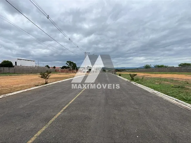 Terreno com 420m², à venda, no bairro Jardim das Palmeiras em Araçuaí