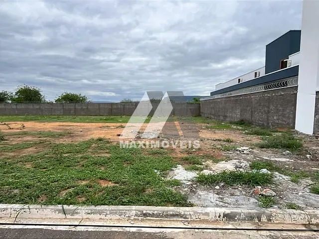 Terreno com 420m², à venda, no bairro Jardim das Palmeiras em Araçuaí