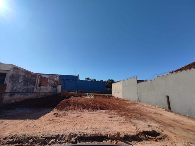 Terreno com 406m², para alugar, no bairro Centro em Cambé