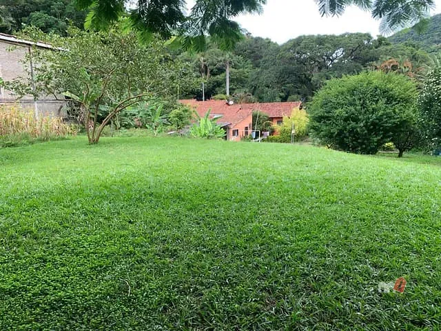 Terreno com 812m², à venda, no bairro Corrêas em Petrópolis