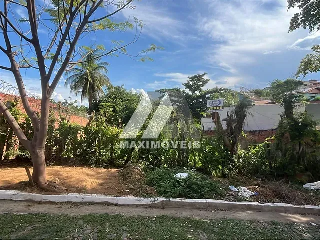 Terreno com 232m², à venda, no bairro Bela Vista em Araçuaí