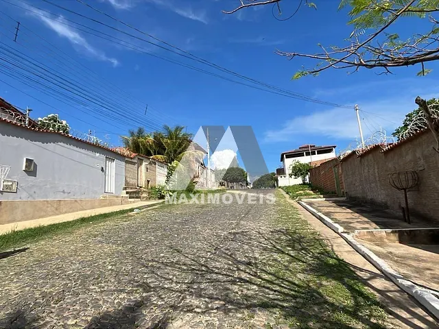 Terreno com 232m², à venda, no bairro Bela Vista em Araçuaí