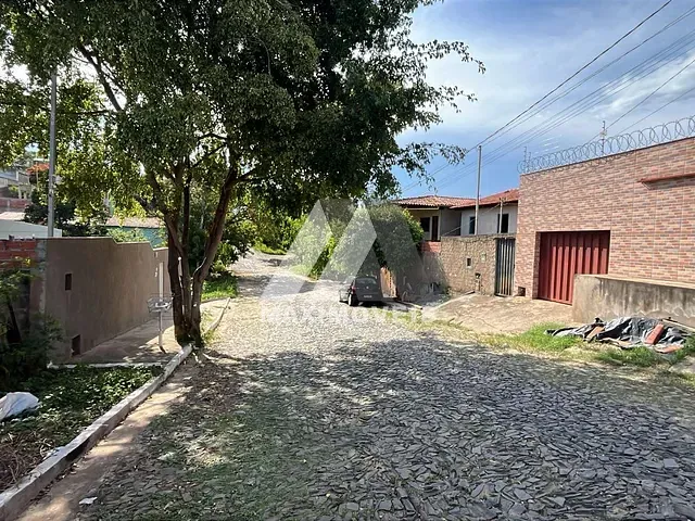 Terreno com 232m², à venda, no bairro Bela Vista em Araçuaí