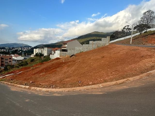 Terreno com 500m², à venda, no bairro Vila Garden em Extrema