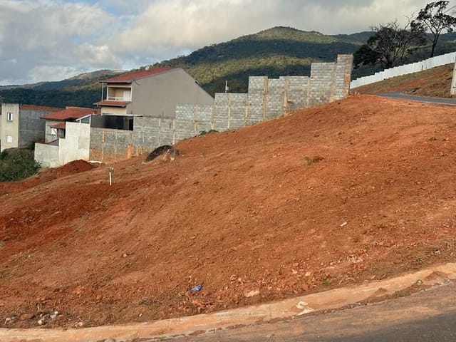 Terreno com 500m², à venda, no bairro Vila Garden em Extrema