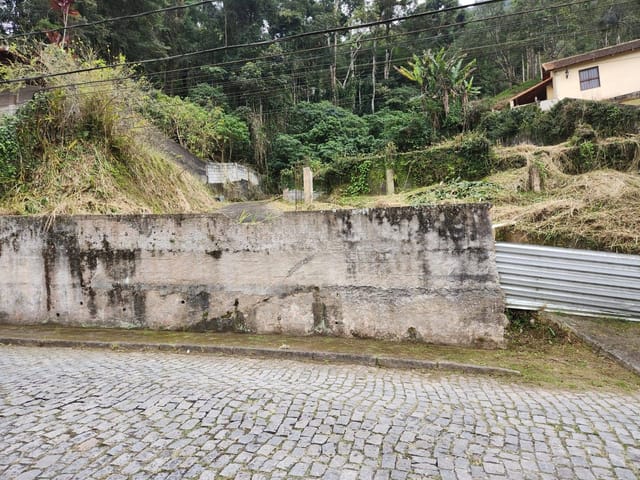 Terreno com 1355m², à venda, no bairro Quarteirão Ingelheim em Petrópolis