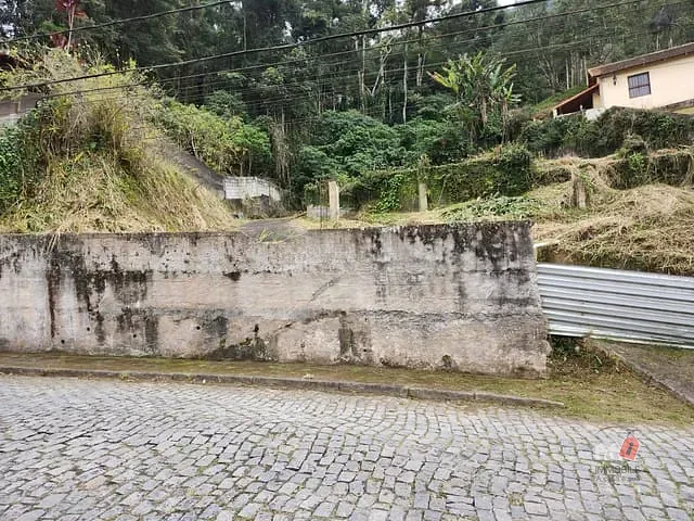 Terreno com 1355m², à venda, no bairro Quarteirão Ingelheim em Petrópolis