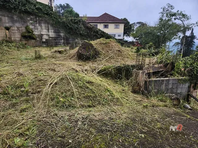 Terreno com 1355m², à venda, no bairro Quarteirão Ingelheim em Petrópolis