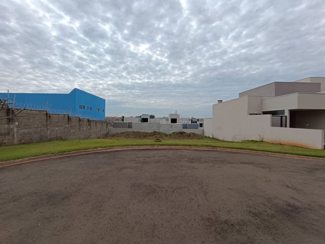 Terreno com 334m², à venda, no bairro Residencial Morada das Flores em Cambé