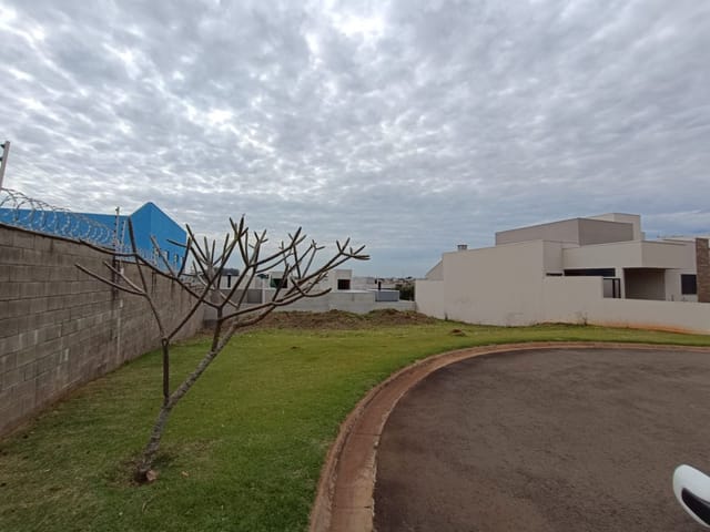 Terreno com 334m², à venda, no bairro Residencial Morada das Flores em Cambé