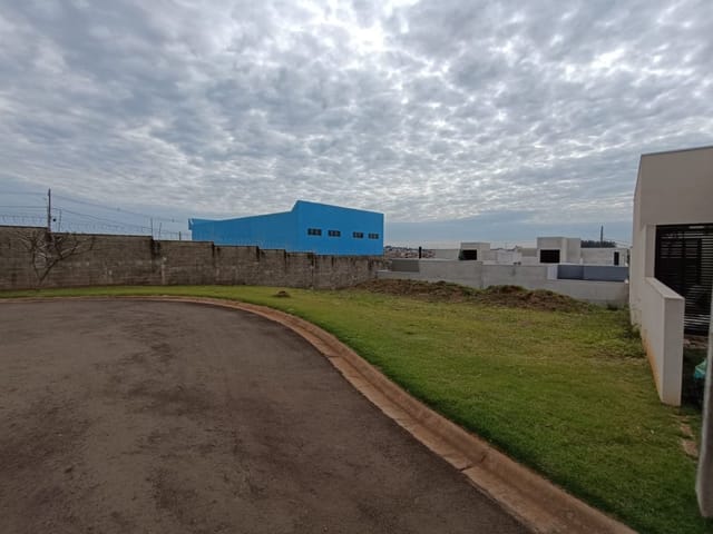 Terreno com 334m², à venda, no bairro Residencial Morada das Flores em Cambé