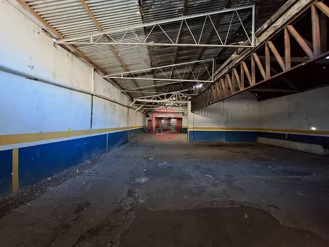 Terreno com 936m², para alugar, no bairro Santa Cecília em Porto Alegre