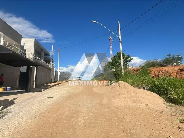 Terreno com 360m², à venda, no bairro São Geraldo em Araçuaí