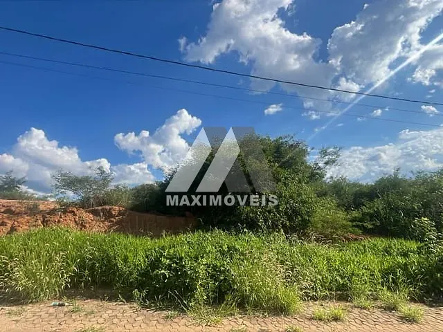 Terreno com 360m², à venda, no bairro São Geraldo em Araçuaí