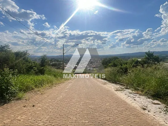 Terreno com 360m², à venda, no bairro São Geraldo em Araçuaí