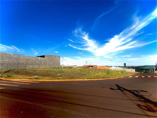 Terreno com 935m², à venda, no bairro Residencial Araucária em Cambé