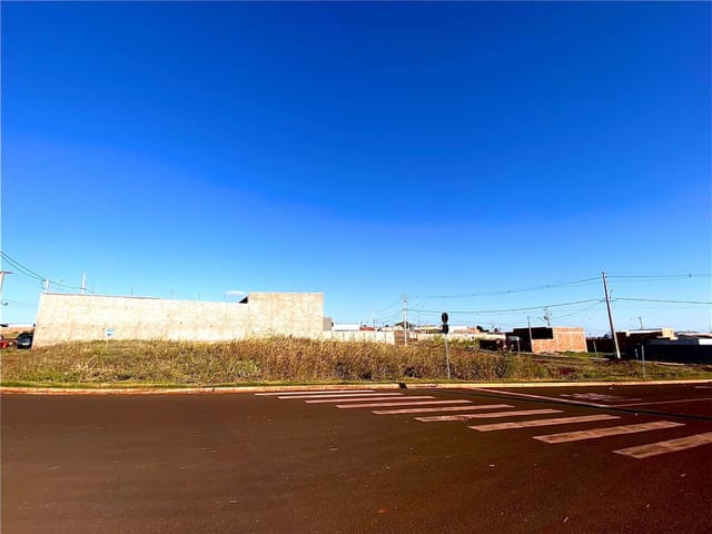 Terreno com 935m², à venda, no bairro Residencial Araucária em Cambé