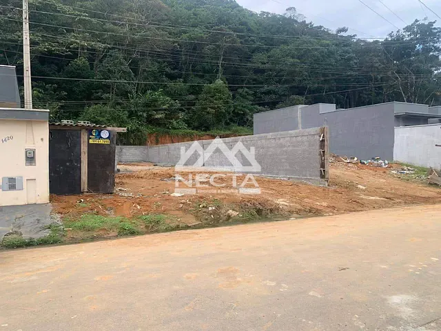 Terreno com 137m², à venda, no bairro Massaguaçu em Caraguatatuba