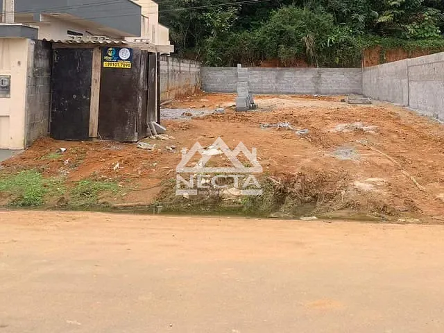 Terreno com 137m², à venda, no bairro Massaguaçu em Caraguatatuba