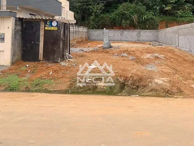 Terreno com 137m², à venda, no bairro Massaguaçu em Caraguatatuba