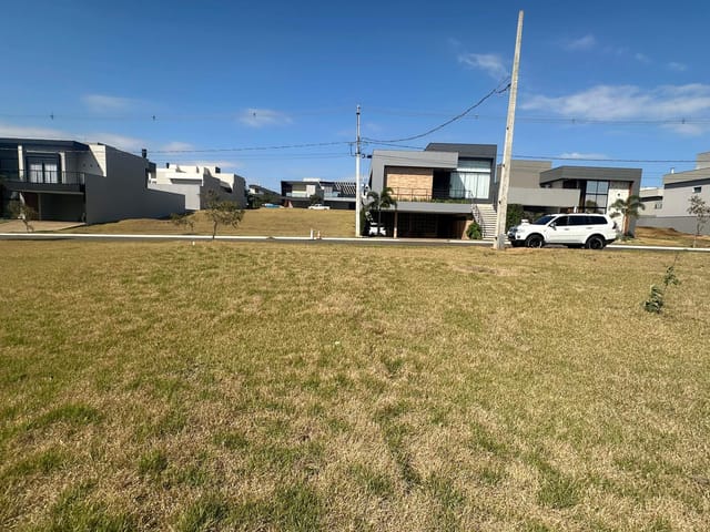 Terreno com 402m², à venda, no bairro Loteamento Residencial Portal do Lago em Cambé