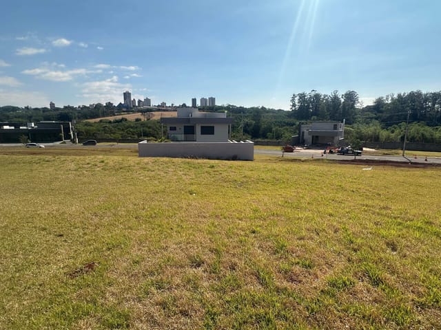 Terreno com 402m², à venda, no bairro Loteamento Residencial Portal do Lago em Cambé