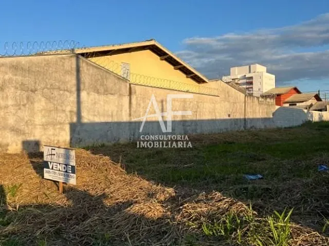 Terreno com 250m², à venda, no bairro Piracangaguá em Taubaté