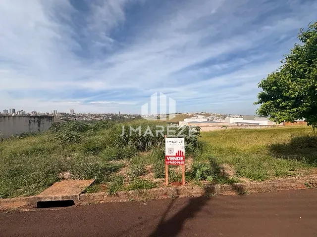 Terreno com 345m², à venda, no bairro Jardim Menegazzo em Apucarana