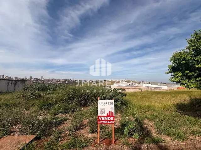 Terreno com 345m², à venda, no bairro Jardim Menegazzo em Apucarana