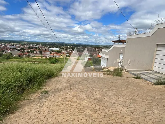 Terreno com 360m², à venda, no bairro São Geraldo em Araçuaí
