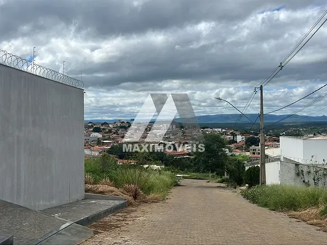 Terreno com 360m², à venda, no bairro São Geraldo em Araçuaí