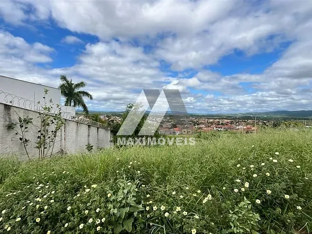 Terreno com 360m², à venda, no bairro São Geraldo em Araçuaí