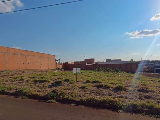 Terreno com 450m², à venda, no bairro Residencial Portal do Lago em Cambé