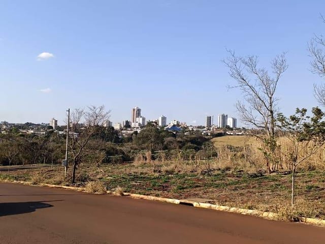 Terreno com 450m², à venda, no bairro Residencial Portal do Lago em Cambé