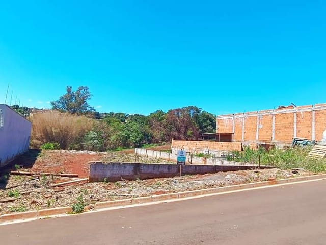 Terreno com 250m², à venda, no bairro Residencial Luiza em Cambé