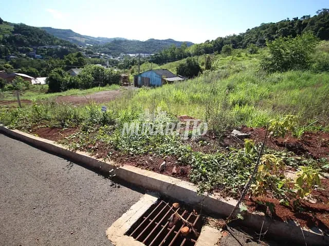 Terreno com 386m², à venda, no bairro Centro em Ipira