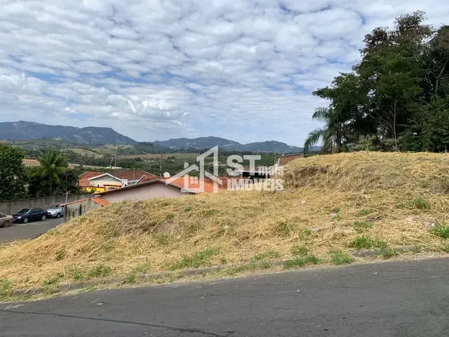 Terreno com 180m², à venda, no bairro Colina da Sóvis em Andradas