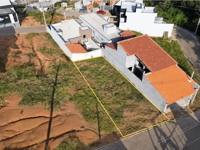 Terreno com 140m², à venda, no bairro Centro em Piracaia
