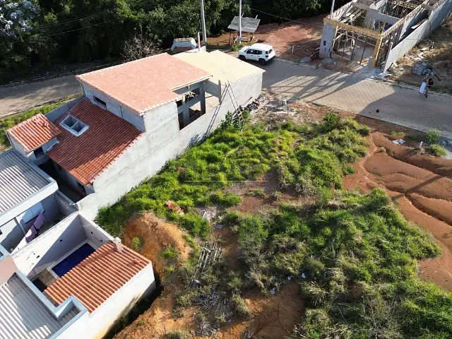 Terreno com 140m², à venda, no bairro Centro em Piracaia
