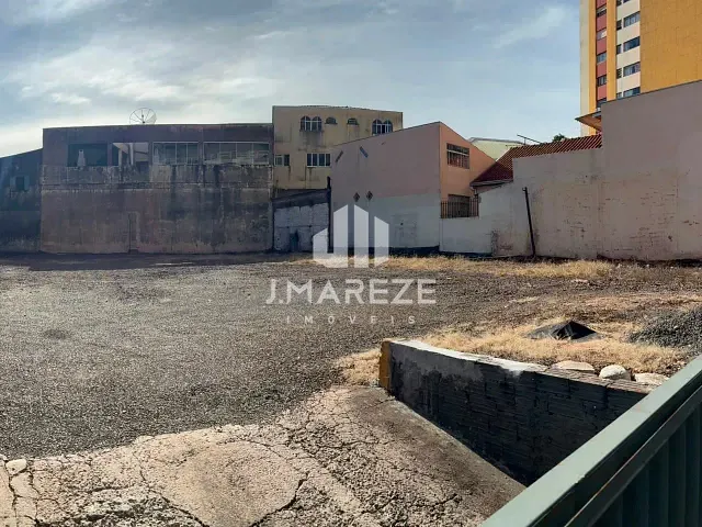Terreno com 956m², para alugar, no bairro Centro em Apucarana