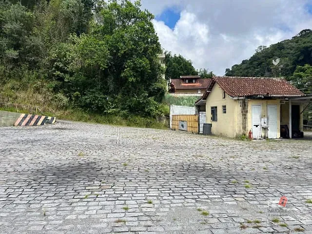 Terreno com 16887m², à venda, no bairro Coronel Veiga em Petrópolis