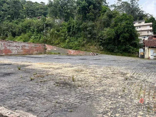 Terreno com 16887m², à venda, no bairro Coronel Veiga em Petrópolis